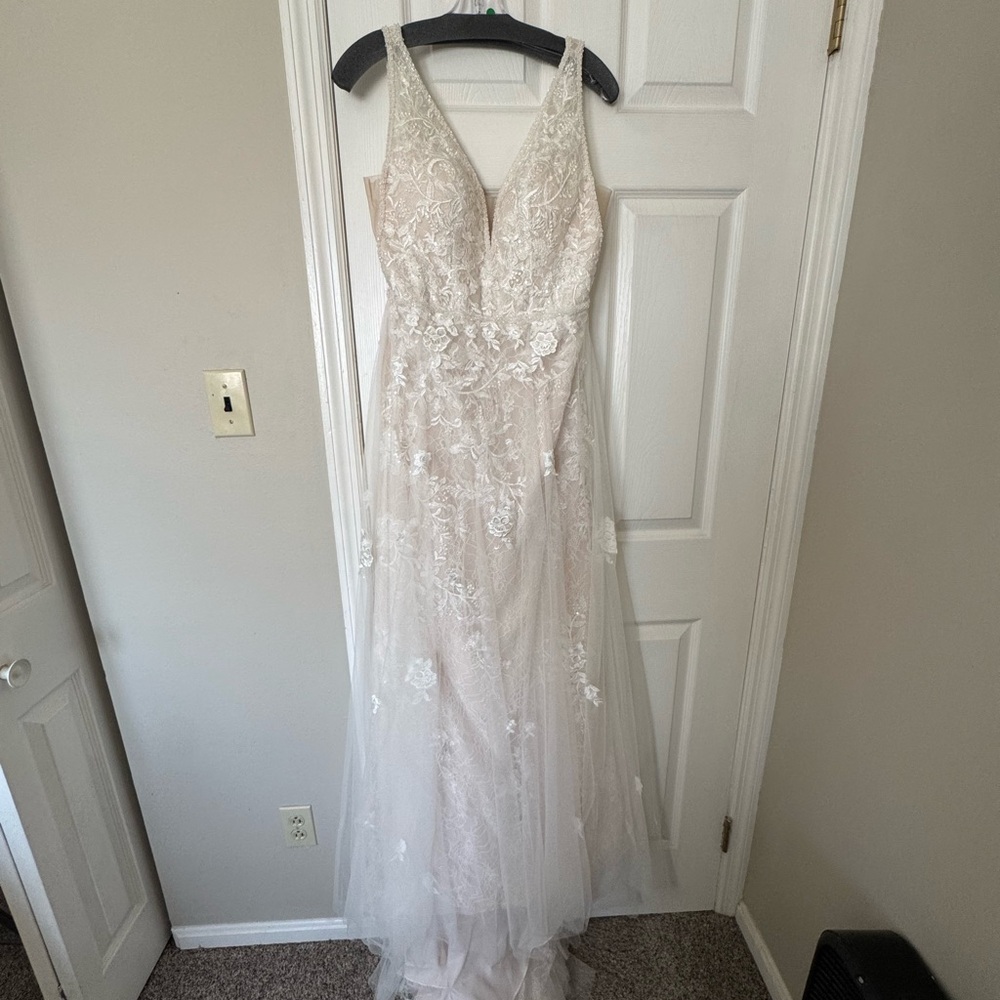 Stella York White Lace Wedding Dress
